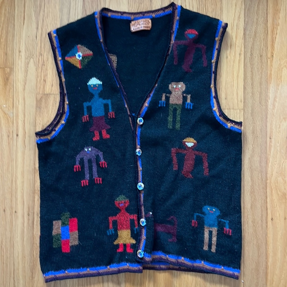 Excellent condition cute alpaca vest with unique design